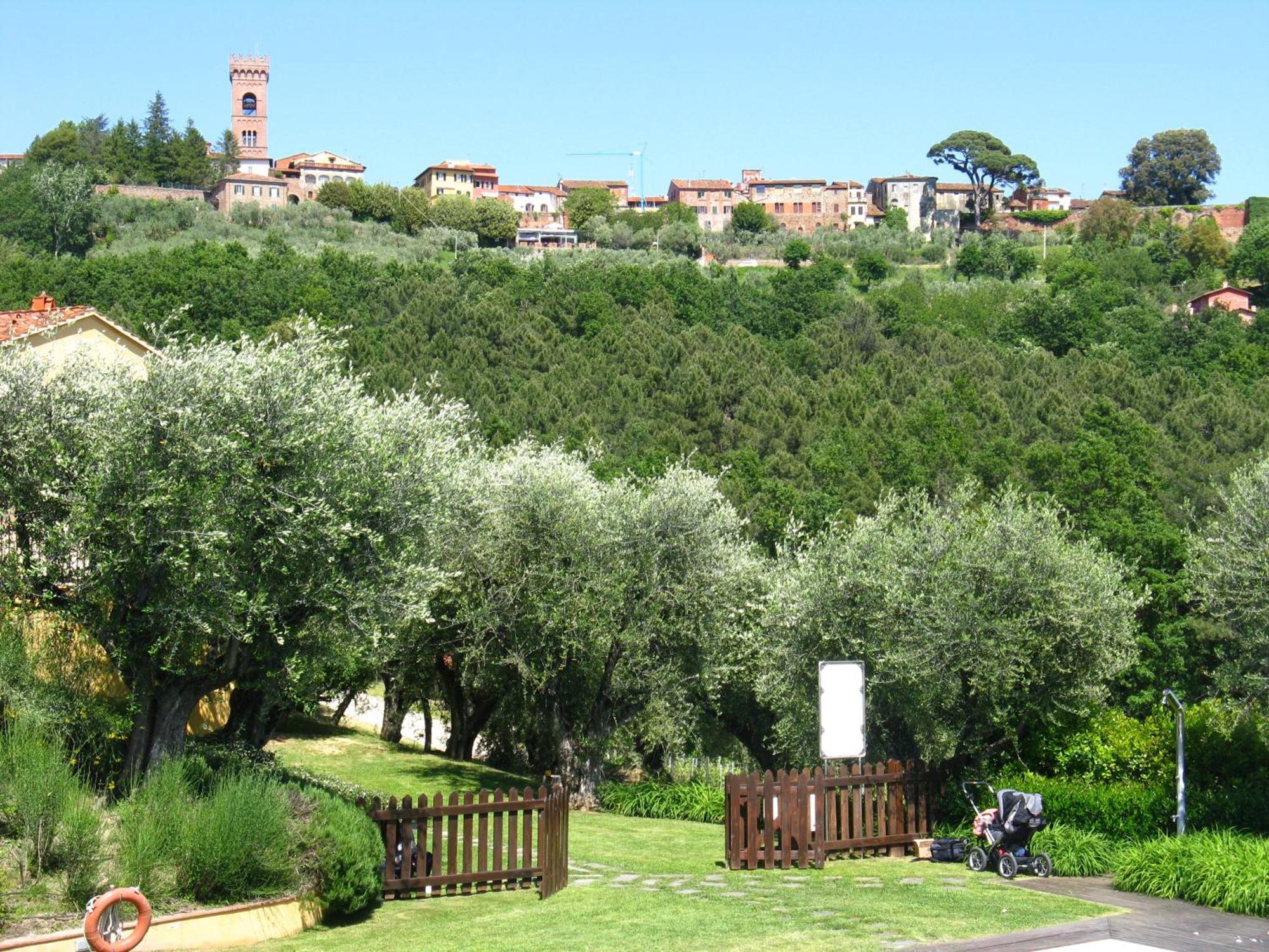 La Torre Wine Resort Montecarlo Bagian luar foto